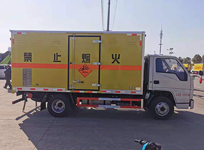 麒麟爆破器材运输车技术升级与安全合规新趋势